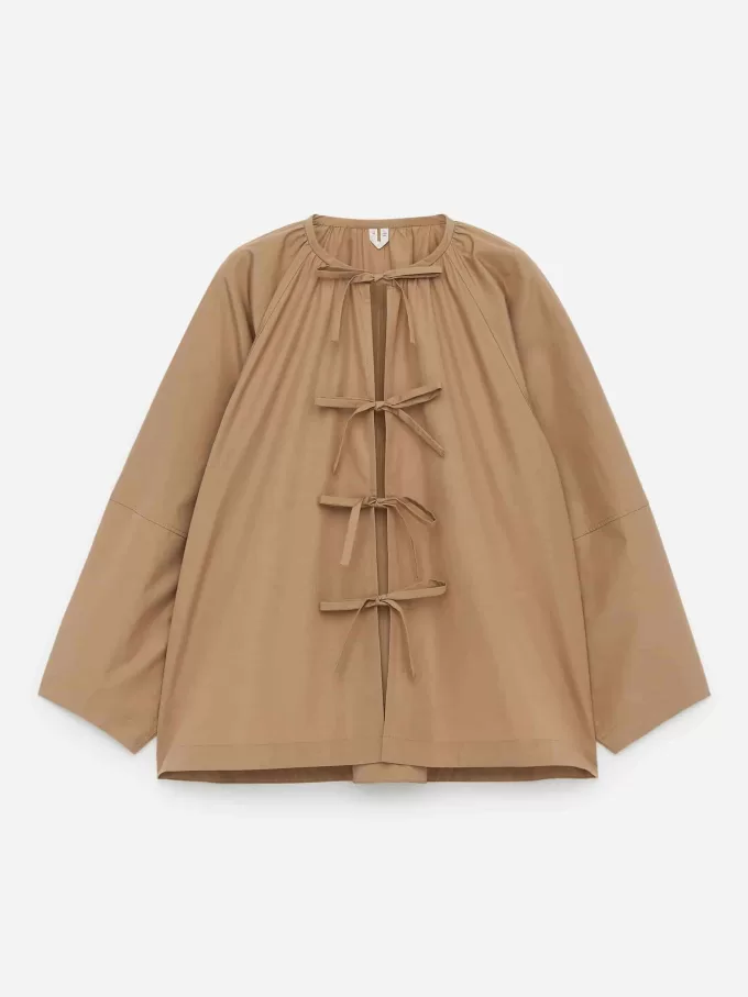 Camicetta con allacciatura sul davanti Camicetta con allacciatura sul davanti