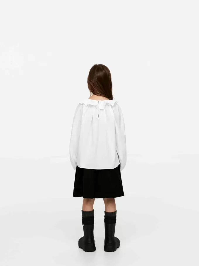 Camicetta con colletto a volant Camicetta con colletto a volant