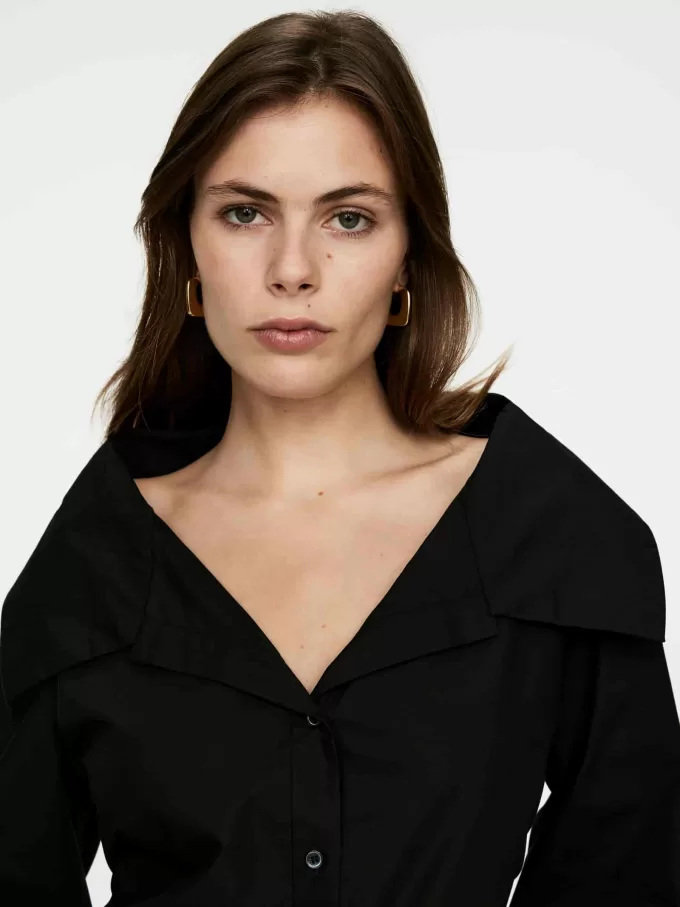 Camicetta con colletto ampio Camicetta con colletto ampio