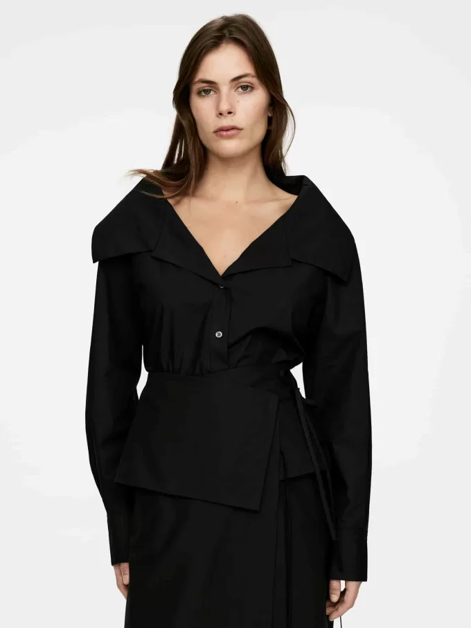 Camicetta con colletto ampio Camicetta con colletto ampio