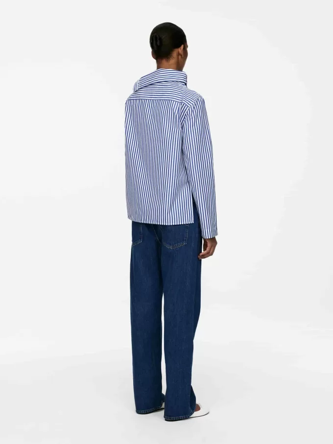 Camicetta con colletto ripiegato Camicetta con colletto ripiegato