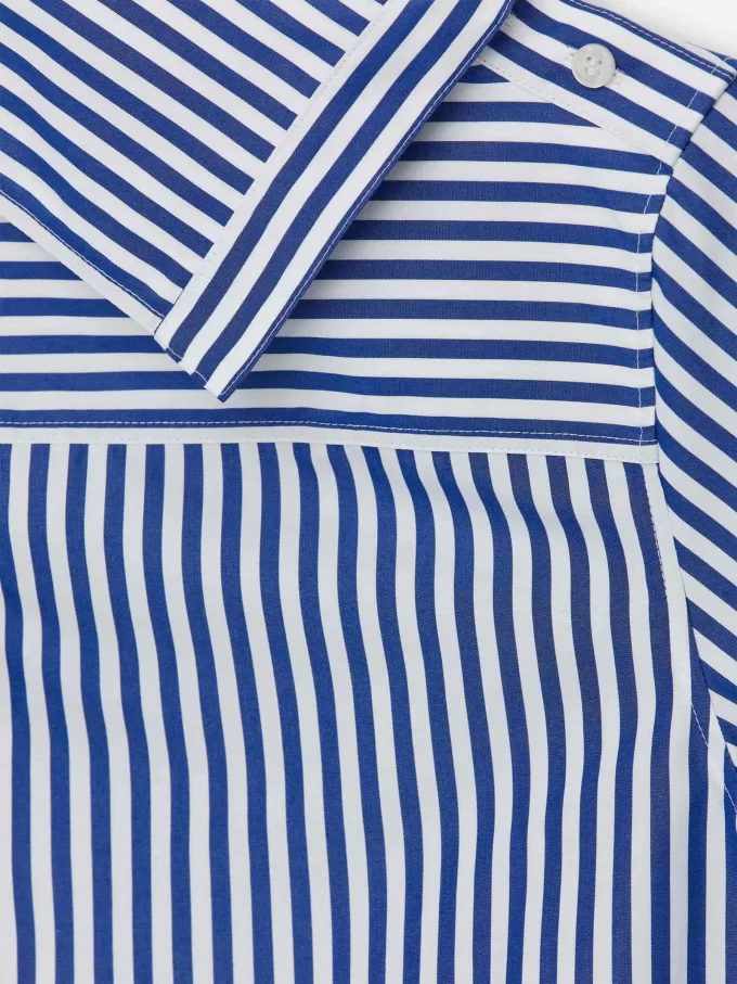 Camicetta con colletto ripiegato Camicetta con colletto ripiegato