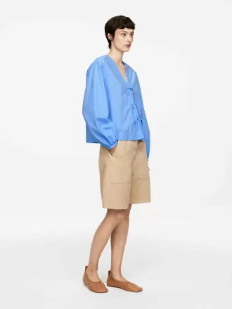 Camicetta con cravatta sul davanti