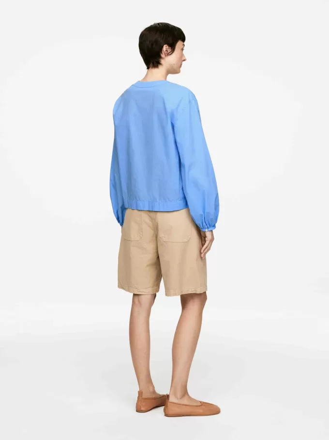 Camicetta con cravatta sul davanti Camicetta con cravatta sul davanti