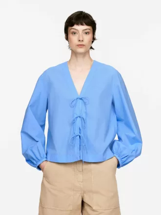 Camicetta con cravatta sul davanti