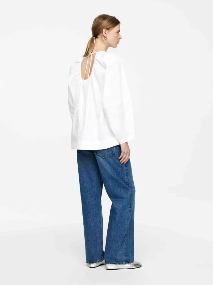 Camicetta scollata sul retro Camicetta scollata sul retro