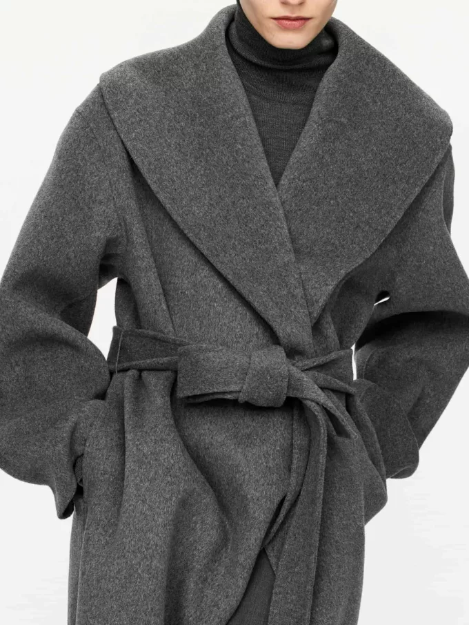 Cappotto con collo a scialle Cappotto con collo a scialle