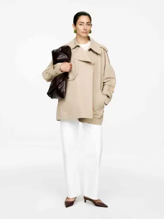 Décolleté in pelle con cinturino sul retro