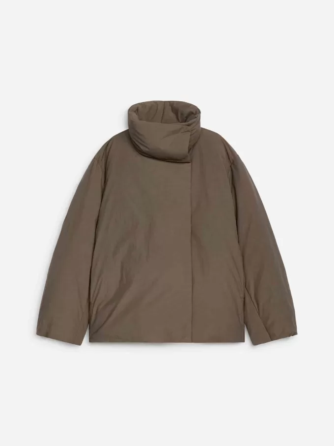 Giacca a collo alto in piumino riciclato Giacca a collo alto in piumino riciclato