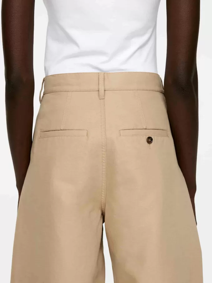 Pantaloni con gamba a botte Pantaloni con gamba a botte