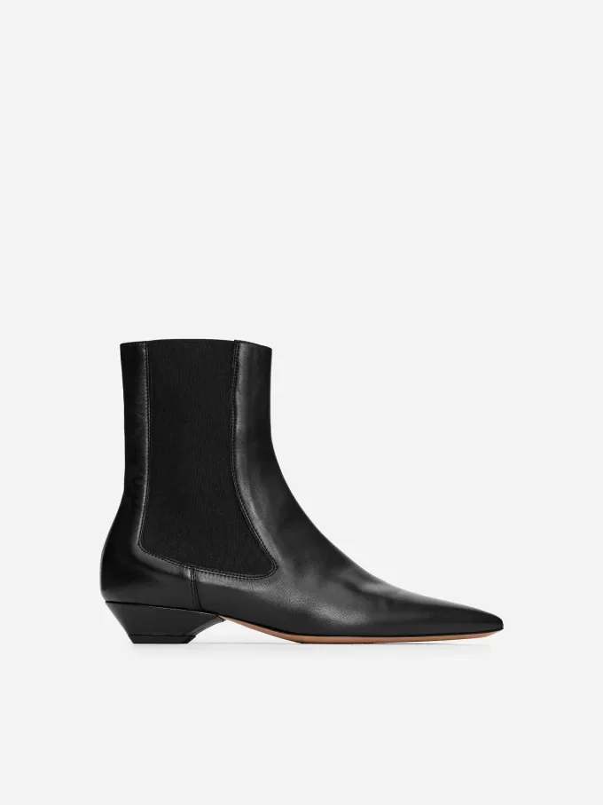 Stivale in pelle a punta Stivale in pelle a punta